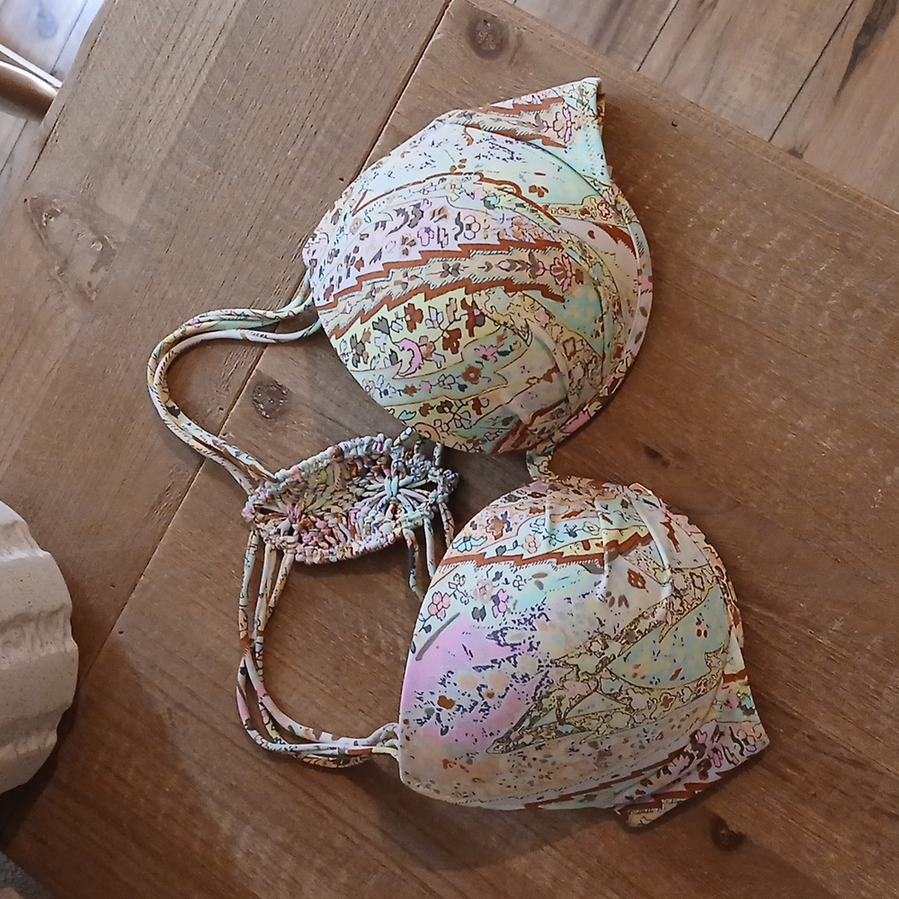 Victoria's Secret The Fabulous Strappy Push-up Padded Bikini Top. Size 34C - Picture 17 of 17